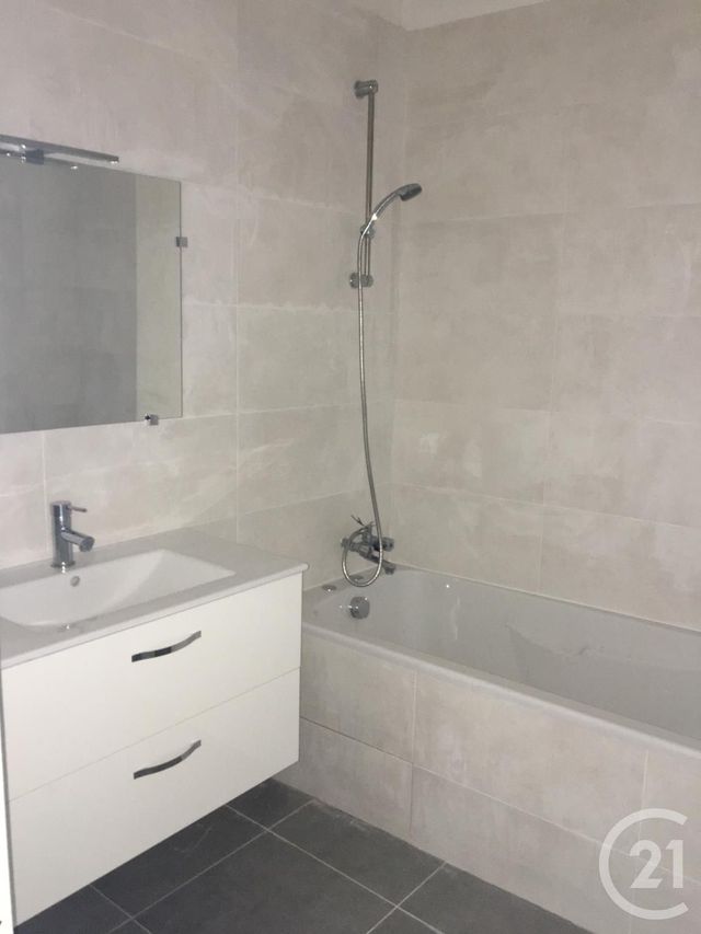 Appartement F4 à louer - 4 pièces - 90.0 m2 - CUGNAUX - 31 - MIDI-PYRENEES - Century 21 Partenaire Immobilier Appartement F4 à louer - 4 pièces - 90.0 m2 - CUGNAUX - 31 - MIDI-PYRENEES - Century 21 Partenaire Immobilier